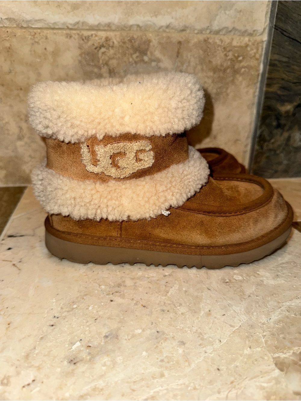 UGG Kids Size 2 Chestnut Shearling Logo Cozy Winter Boots